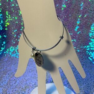 Brand new adjustable bracelet 